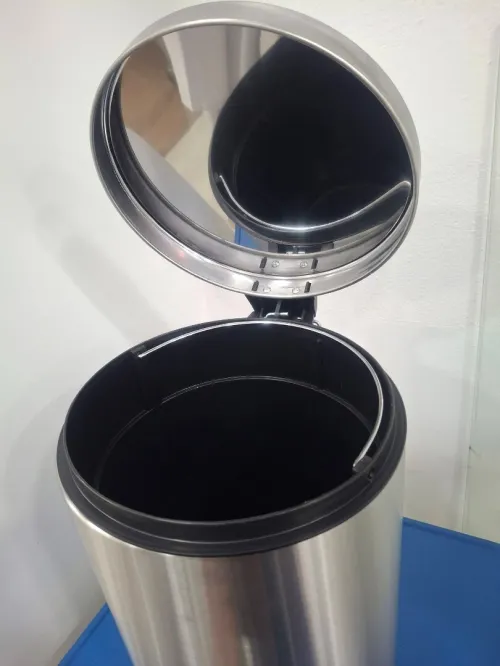Bac à déchet en Inox avec Pédale