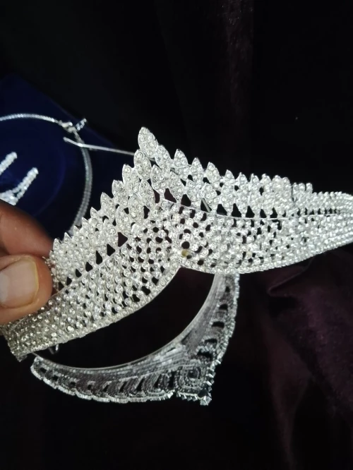 كراء فساتين الزفاف . Robe blanche