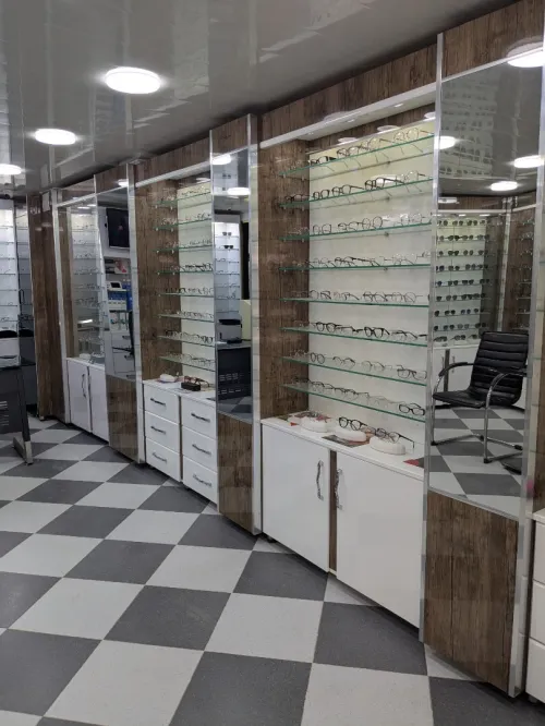 Aménagement High Gloss pour Parfumerie ou Magasin d'Optique