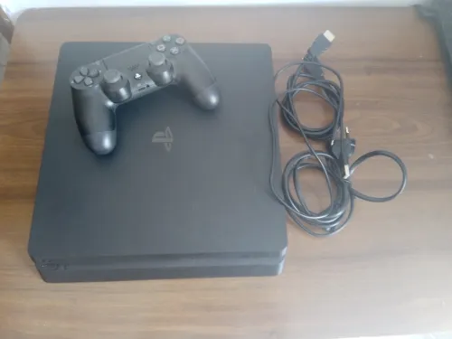 PLAYSTATION 4 SLIM