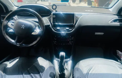 Peugeot 208 2014 