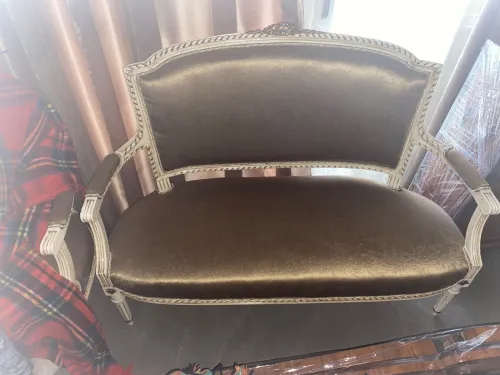 Salon Louis 16 refait à neuf