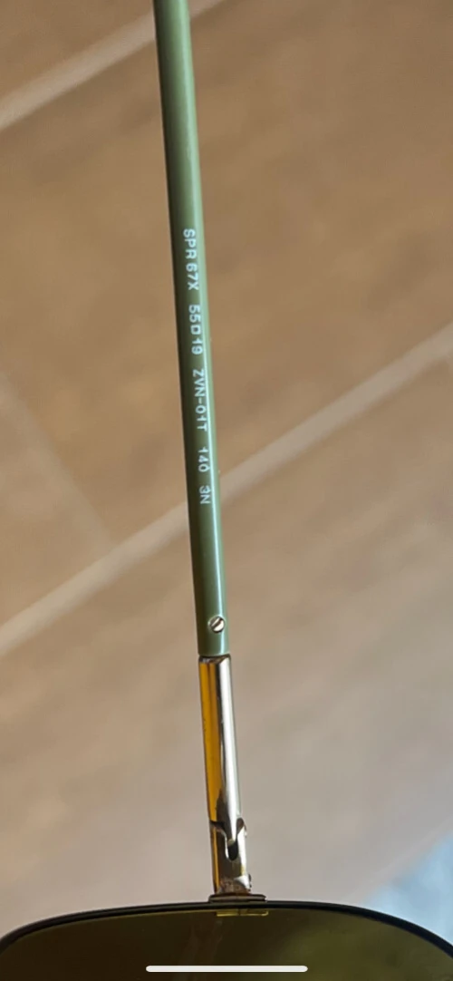 UNE BELLE PAIRE DE LUNETTES DE MARQUE PRADA
