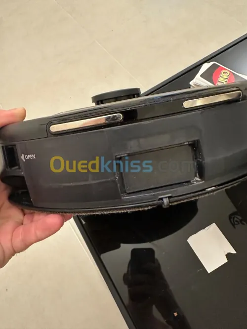 Eufy robot vacuum/aspirateur 