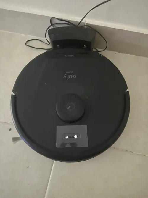 Eufy robot vacuum/aspirateur 