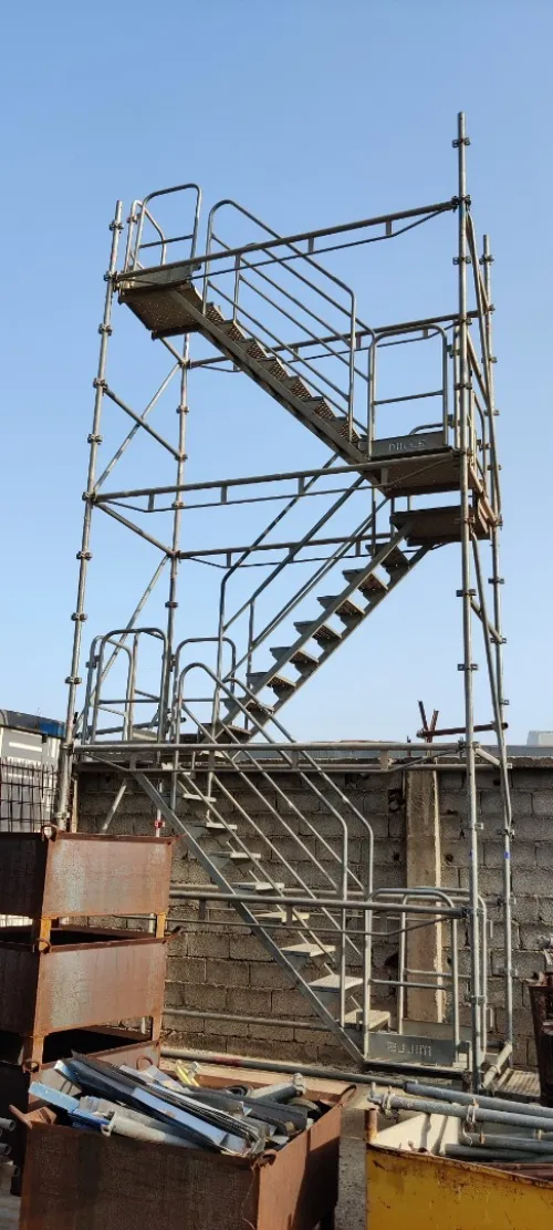 LOCATION TOUR D'ESCALIER