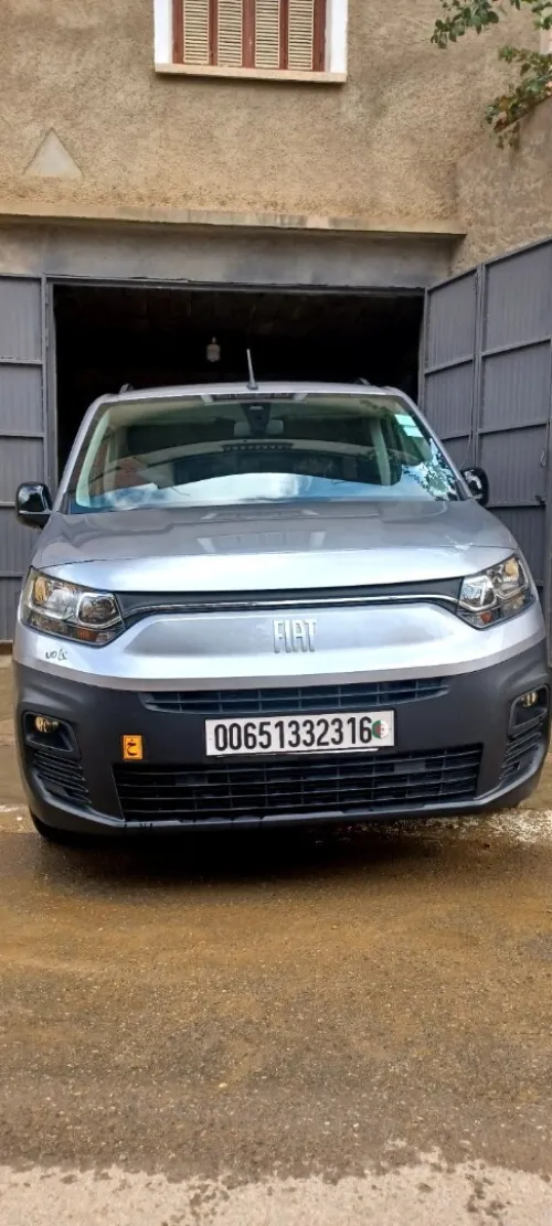Fiat Doblo 2023 Italien