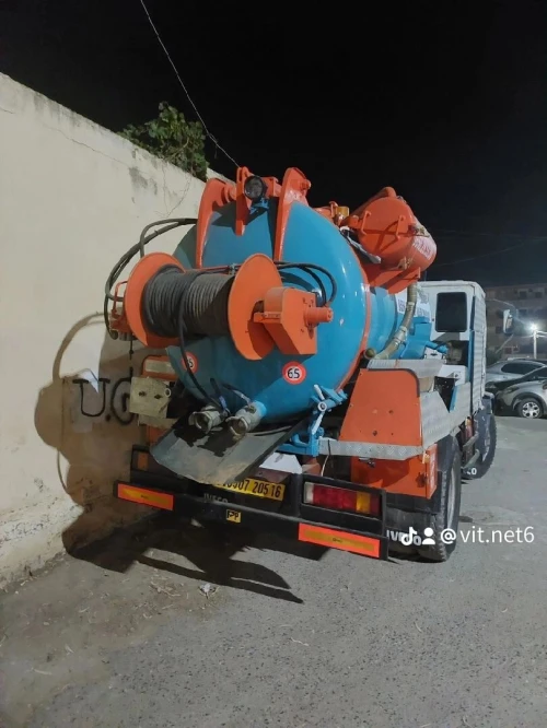 Camion hydrocureur vidangeur débouchageur