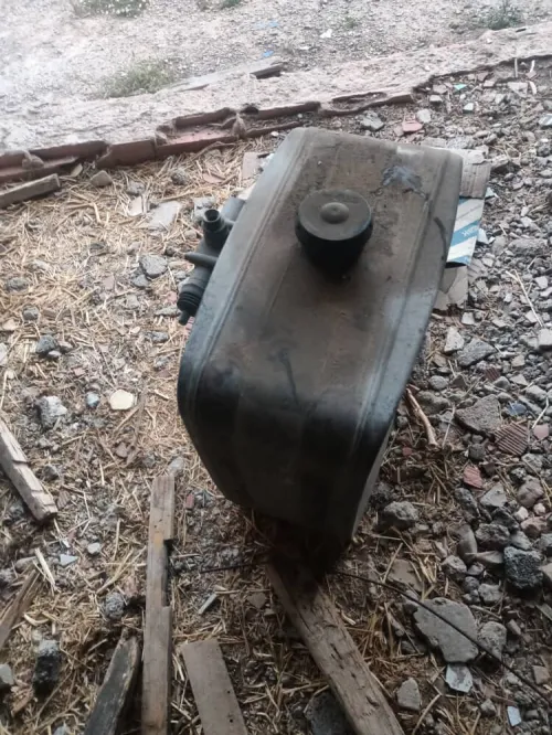 Circuit hydraulique pour véhicule avec benne