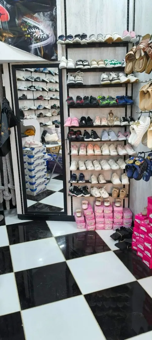 Magasin de chaussures femmes et enfants