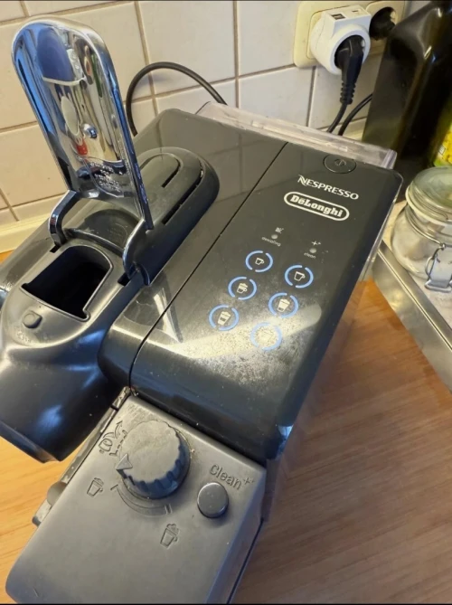 Delonghi Nespresso EN560B