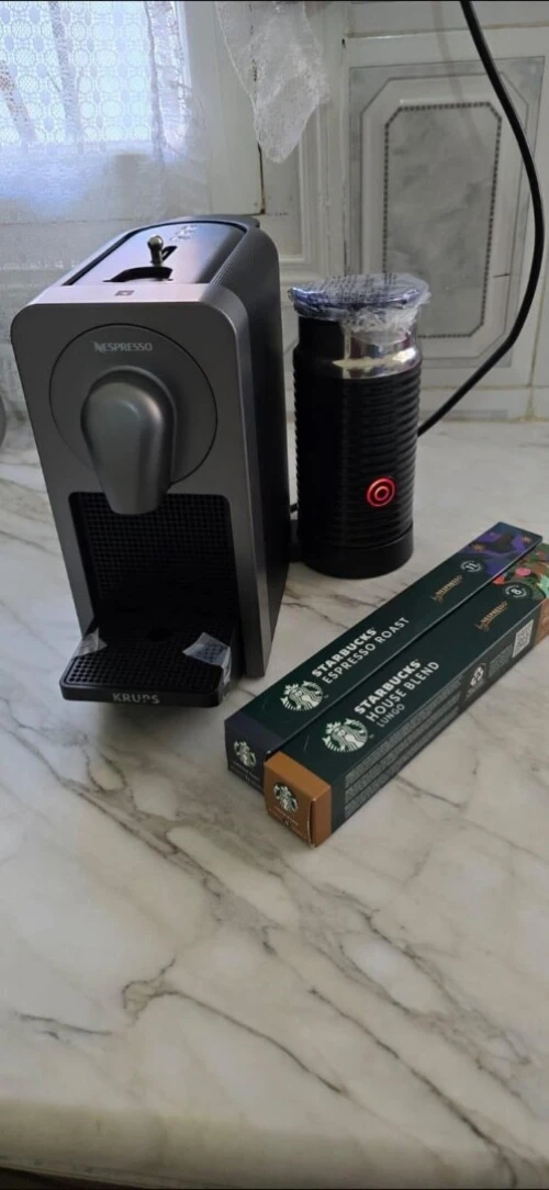 Nespresso Essenza Mini avec mousseur de lait