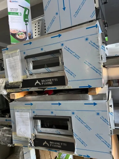 Convoyer à pizza Moretti forni 2025 arrivage