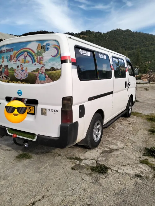 Nissan 25 " 2008