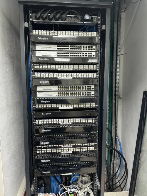 Installation réseau informatique et fibre optique 