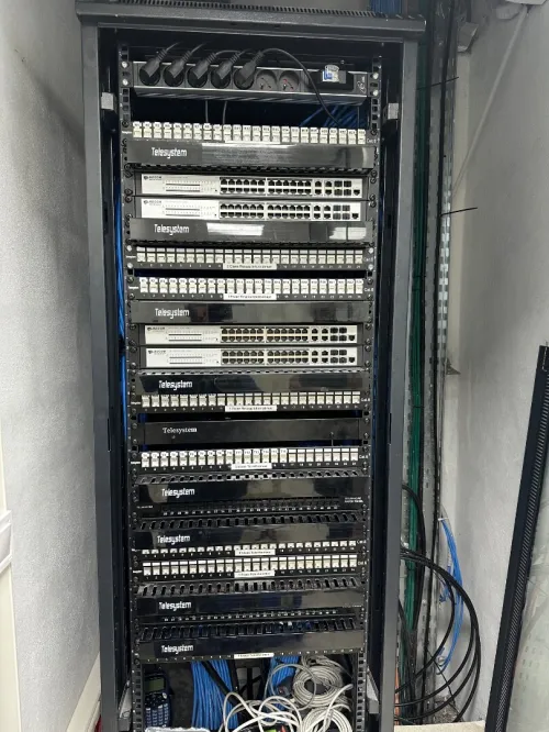 Installation réseau informatique et fibre optique 