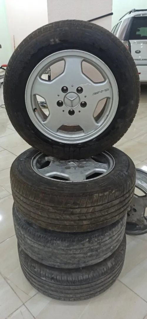Jante alliage Mercedes Benz avec les pneus 