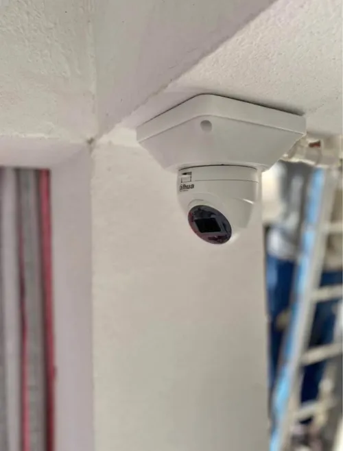 Montage caméra de surveillance 