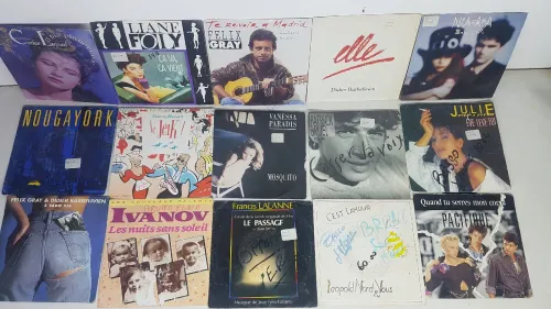 Musiques francaise en disques 45 tours en parfaite etat