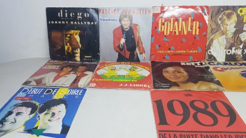 Musiques francaise en disques 45 tours en parfaite etat
