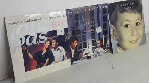 Musiques francaise en disques 45 tours en parfaite etat