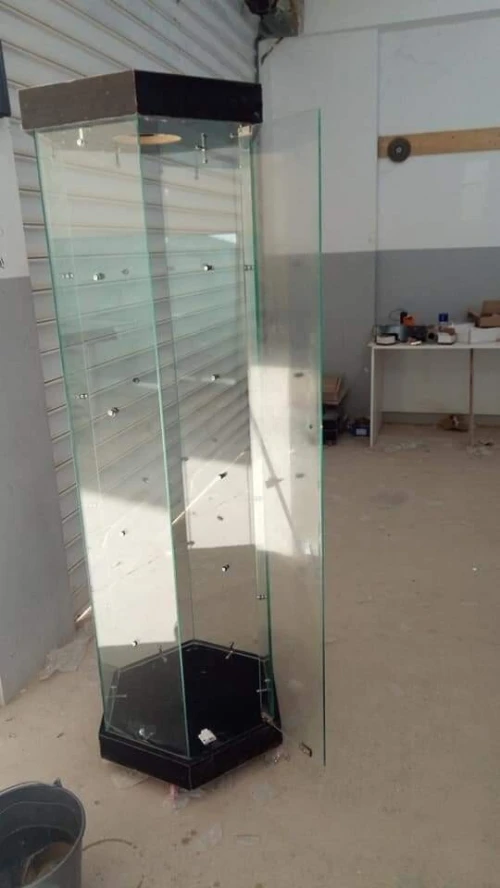 armoire d'exposition en verre 