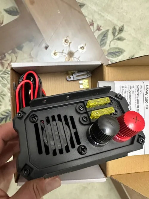 Convertisseur de tension 12V vers 220V 300W