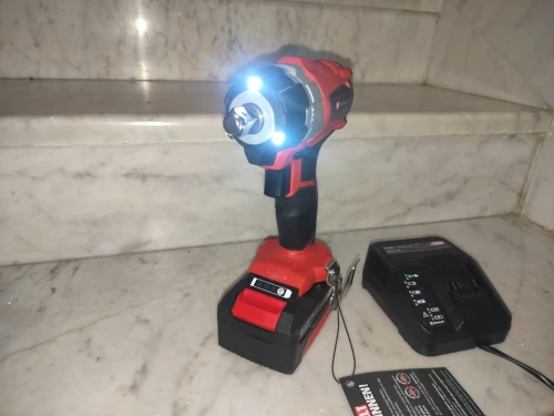Clé à Chocs Brushless Einhell 18V avec Batterie Einhell 4Ah et Chargeur Einhell 3A Boulonneuse