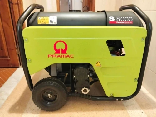 Groupe électrogène Ess28L, Monophasé 7.2 kVA (6.4kW),HONDA GX390 Autonomie 10H à 75% de charge - PRAMAC S8000