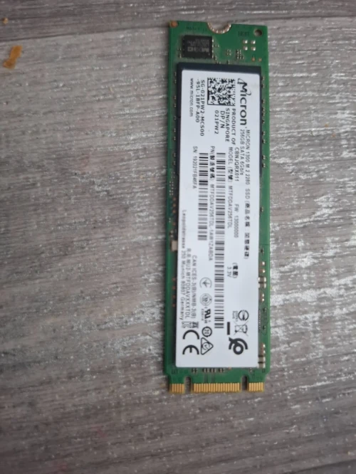 Disque ssd sata Format M.2 de 256 giga de la marque MICRON