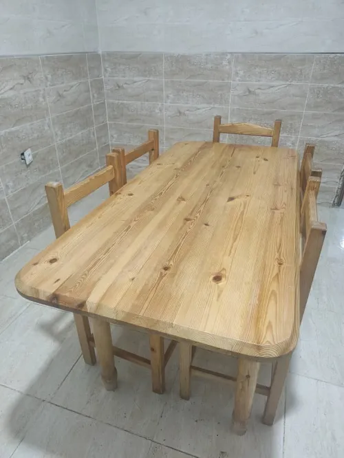 Table avec les chaises 