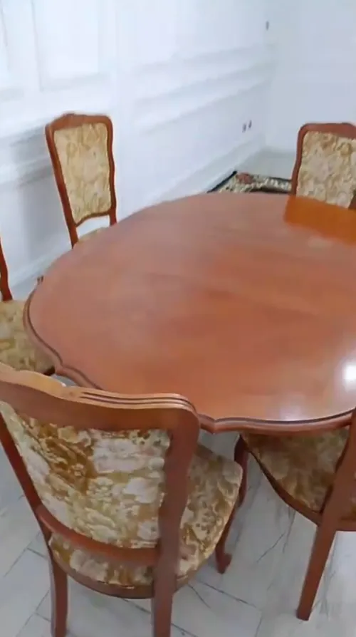 Table salle à manger Louis XIV (6 chaises)
