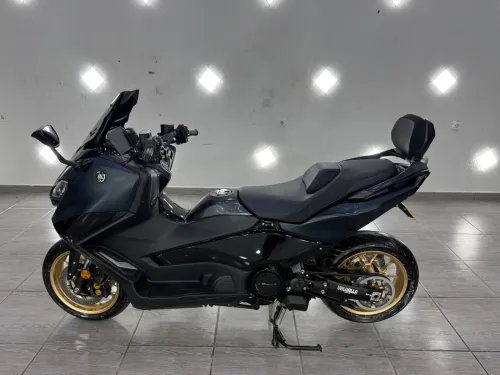 Yamaha T-max 2023