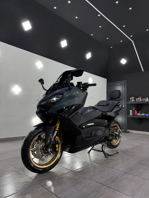 Yamaha T-max 2023