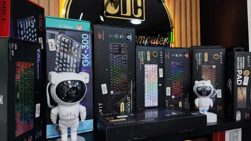 CLAVIERS GAMING MÉCANIQUES RGB Stock tout neuf et magnifique