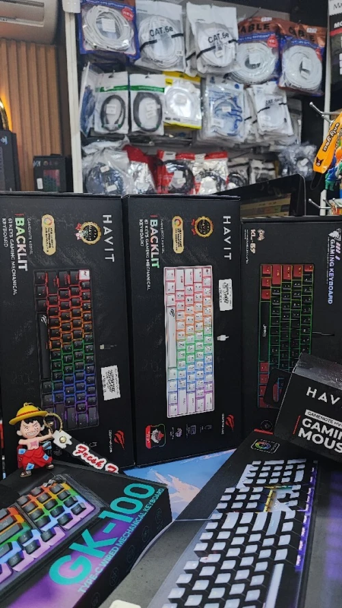 CLAVIERS GAMING MÉCANIQUES RGB Stock tout neuf et magnifique