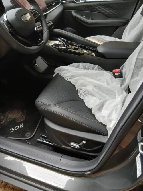 Geely Coolray 2025 