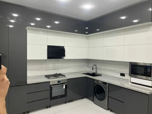Fabrication de cuisine équipée moderne sûr mesure 