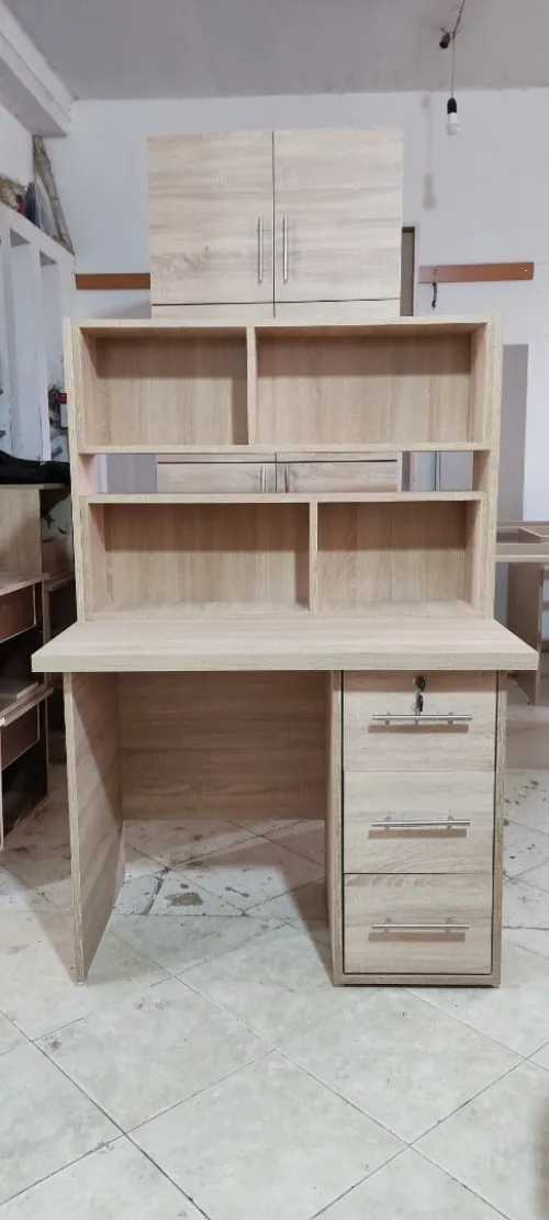 Fabrication tout sort de meuble de maison et bureaux sûr mesure et haut qualité 