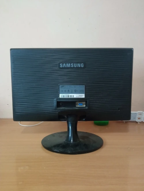 Ecran Samsung SyncMaster SA300 LED - 19 Pouces - Très Bon État