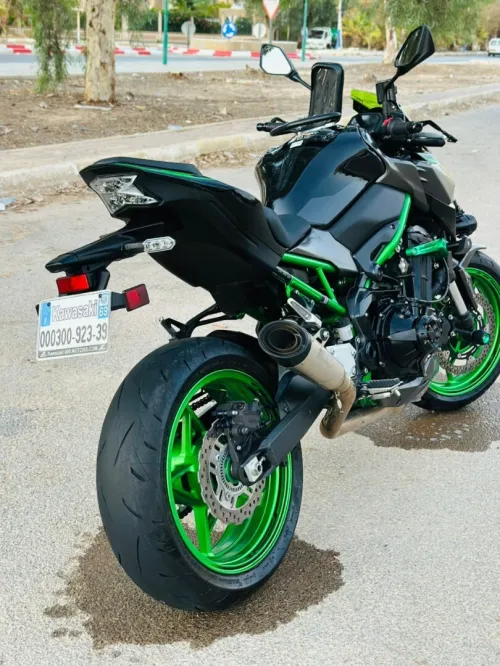 KAWAZAKI Z900 2023