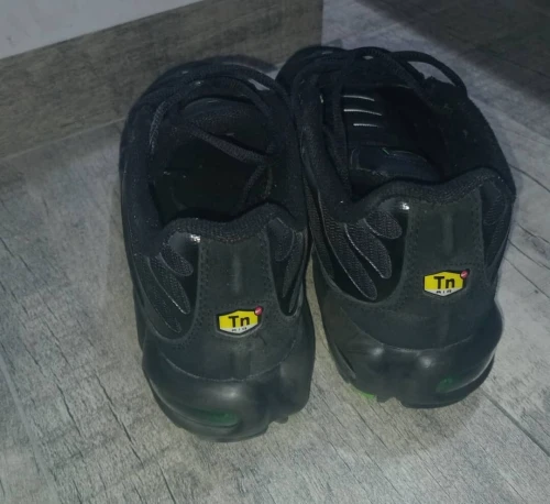 Vend Baskets Nike Tn