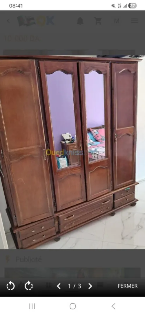 UNE ARMOIRE 4 PORTES EN BON ÉTAT