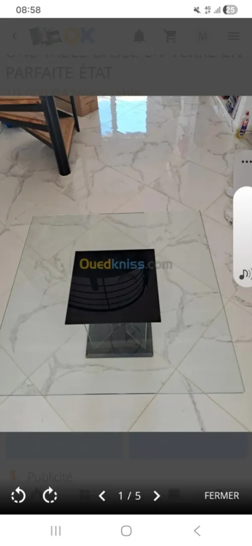 une table basse en verre en très bon état