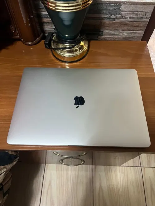 Macbook pro 2019 i7 16 pouce 16/512 etat 9/10 libere official