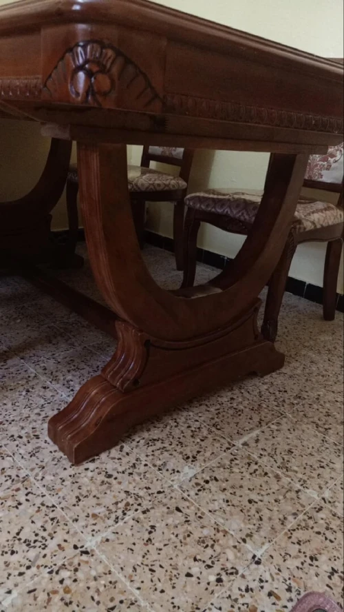 Table de salon pour 6 chaises 