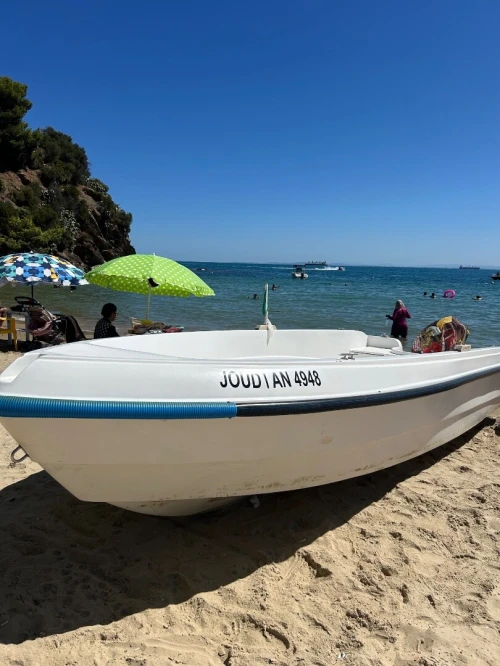Polyor 5,50 m bateau cassé Mssila année 2025 Équipé d'un moteur YAMAHA 40 année 2025
