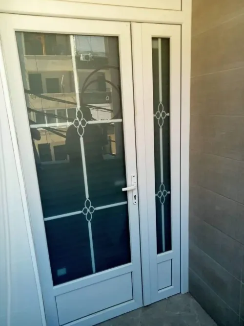 Fabrication de portes et fenêtres en Pvc-alu. 