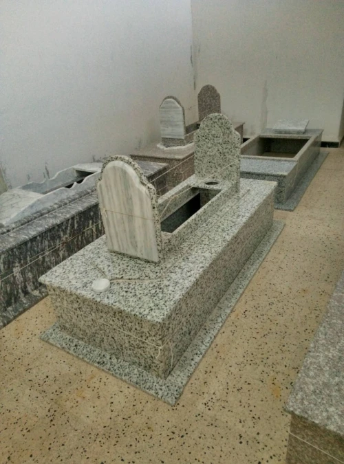 Tombe funéraire et pierre tombale en Marbre et granit