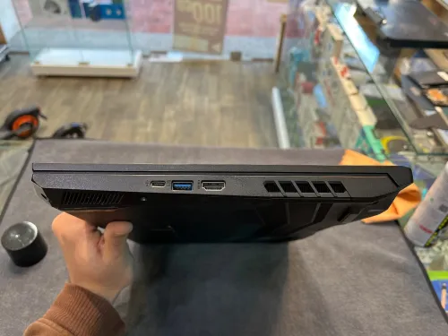 Acer nitro 5 gaming laptop etat perfect avec boit